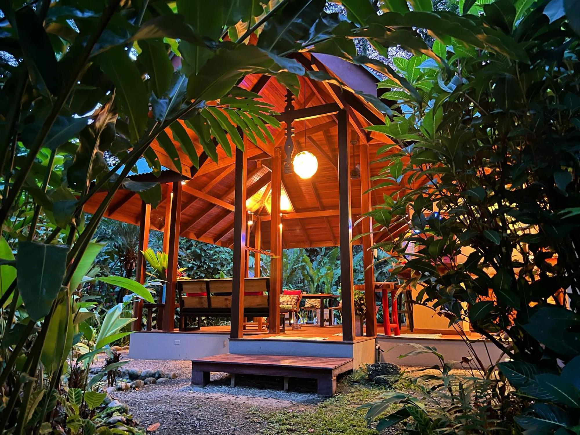 Geckoes Lodge Cocles Exteriör bild